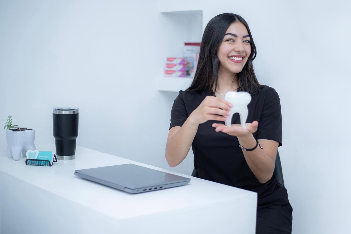 Esenciales de higiene dental: cepillo suave, cepillo eléctrico e hilo dental